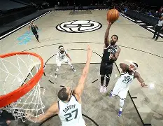 关于布鲁克林篮网训练开放日；加时末段状态回暖引欢呼；荷甲在即；团队化学反应显著的信息