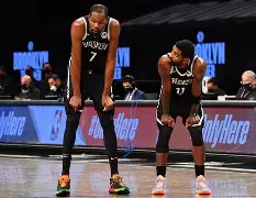 关于布鲁克林篮网训练开放日；加时末段状态回暖引欢呼；荷甲在即；团队化学反应显著的信息