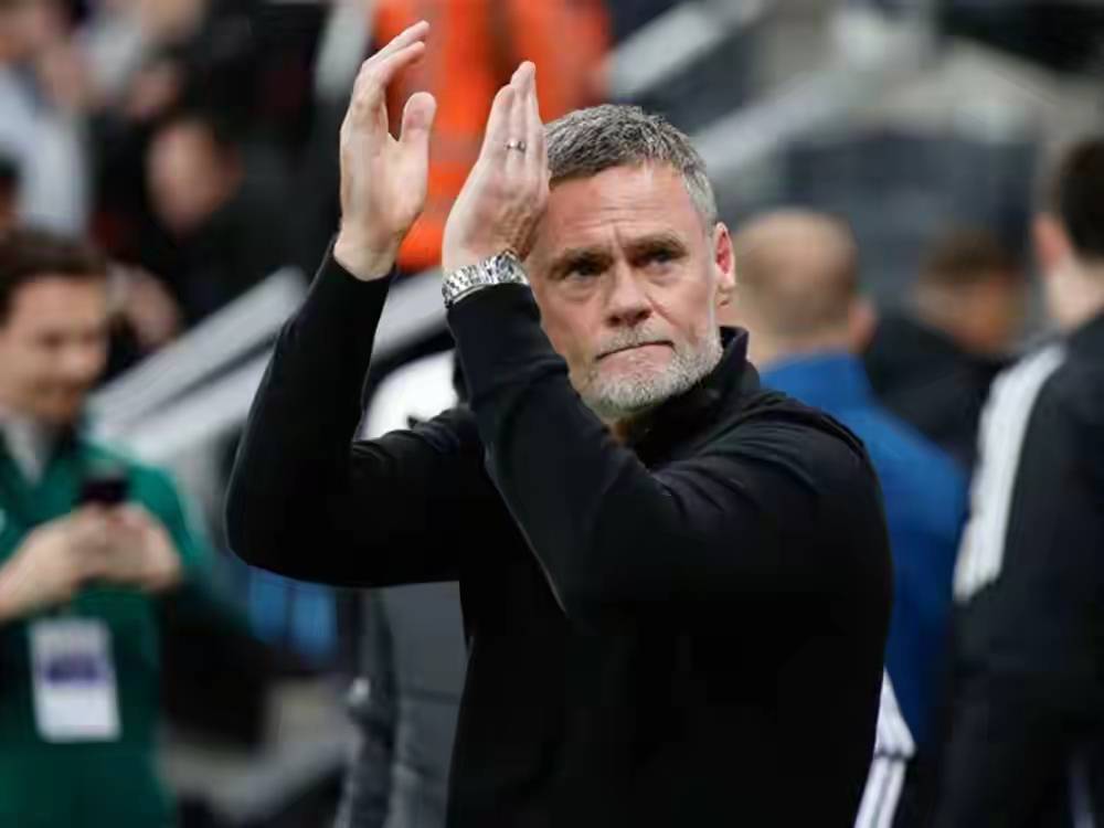 阿贾克斯迎欧超杯关键赛，赛前完成体检，悬念犹存，资深球员宣示担当的简单介绍