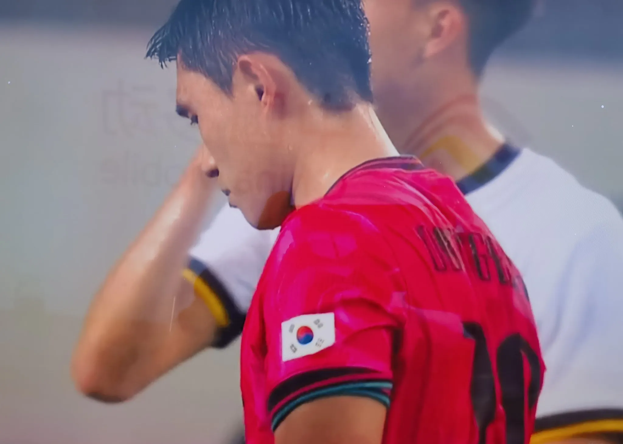 开云APP-关于英超关键时刻再迎强敌，里昂状态回暖，主帅态度——球迷炸锅，医务组通报恢复的信息